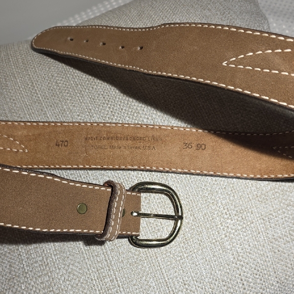 Classic Brown Leather Belt with Gold Buckle - Picture 6 of 7